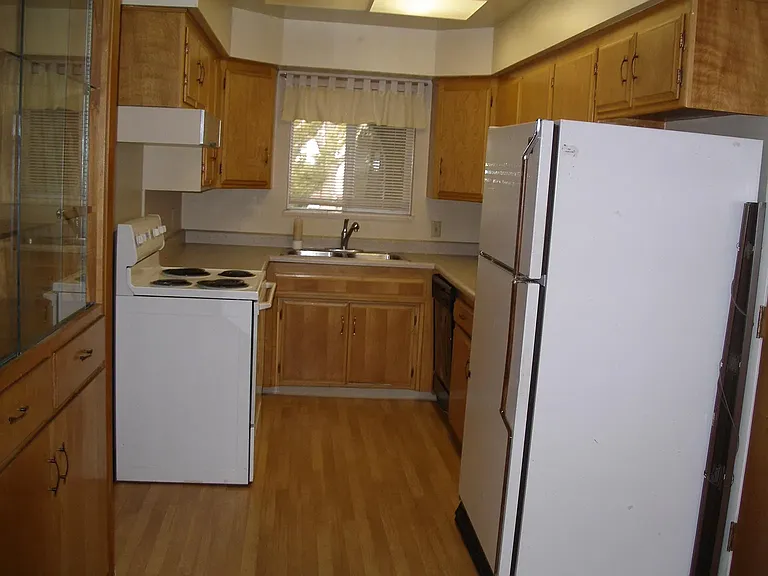 1120 Gordon Ave #102 — Photo 2