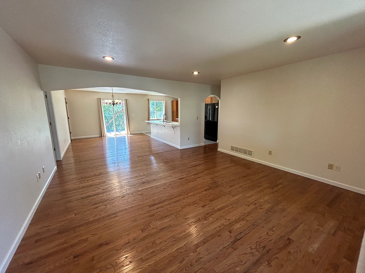 3 bed, 1472 sqft, $2,350 — Photo 4