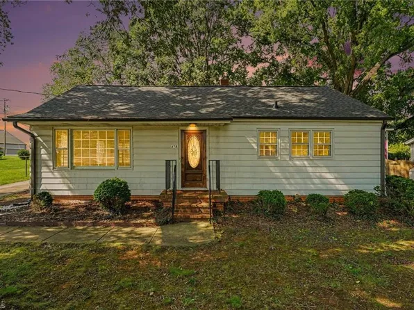 418 Felts Dr, King, NC 27021