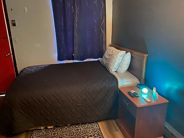 Studio, 350 sqft, $899 — Photo 1