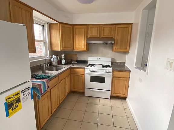 5th image of 8731 Glenloch St