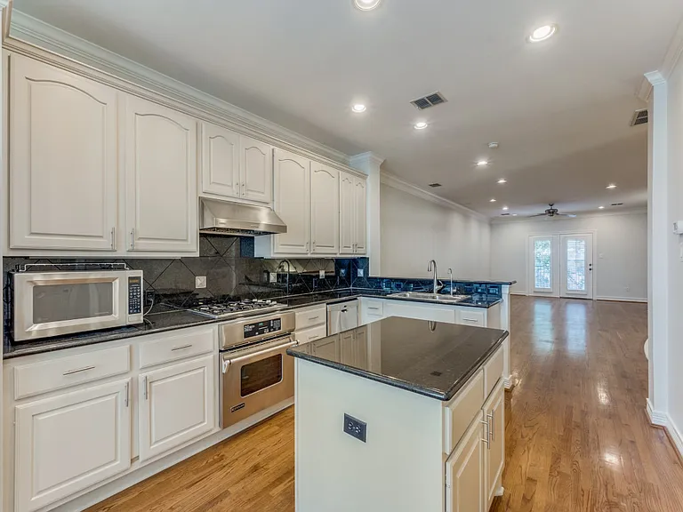 2412 Worthington St — Photo 20
