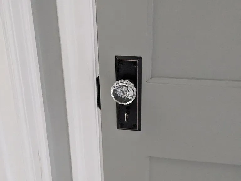 386 Holmes Cir — Photo 17