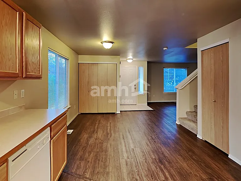 2709 9th St SE — Photo 3