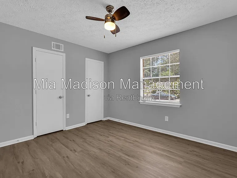 111 E Mell St #16 — Photo 22