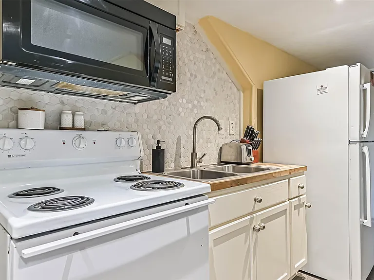 2914 Avenue K #4 — Photo 11