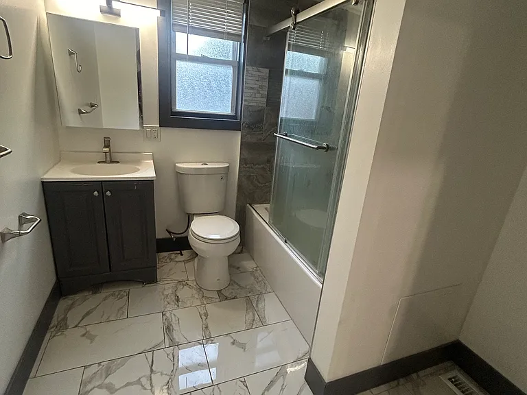 5 Charlotte St #1 — Photo 4