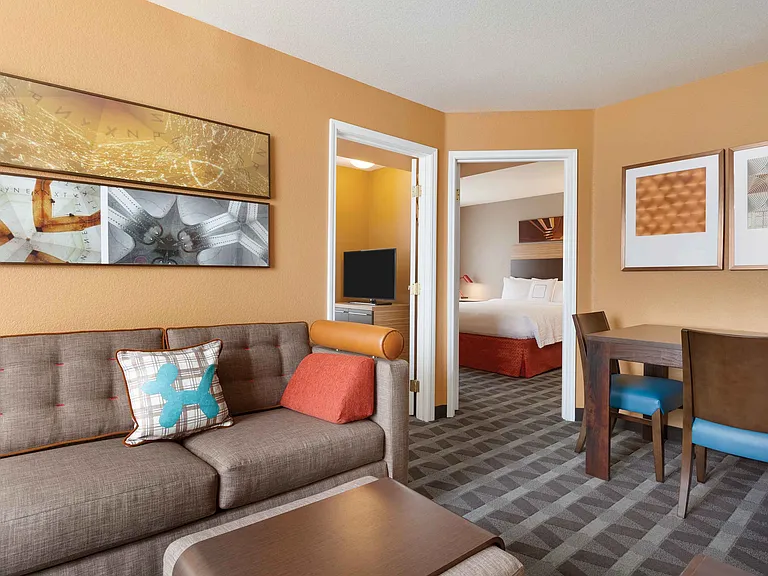 2 Bedroom Suite - 2 Queen Beds