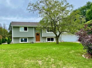 W330S7844 Country Ln, Mukwonago, WI 53149