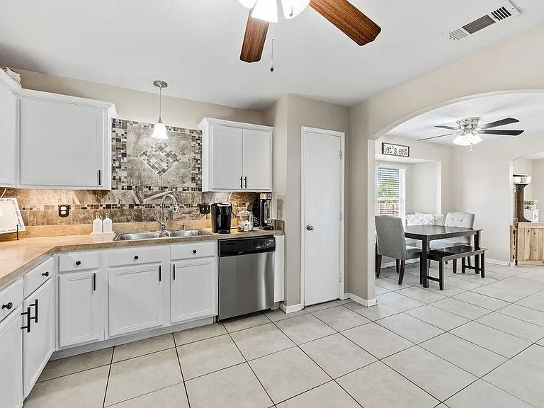 2702 Maci Ct — Photo 10