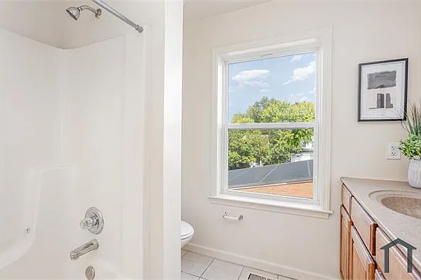 5227 Crowson Ave #7 — Photo 13