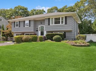 186 Lowell Rd, Sayville, NY 11782