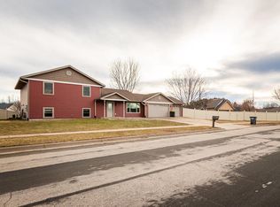 812 Case Ct, Holmen, WI 54636