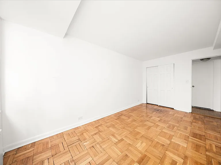 77 W 55th St #21A — Photo 6