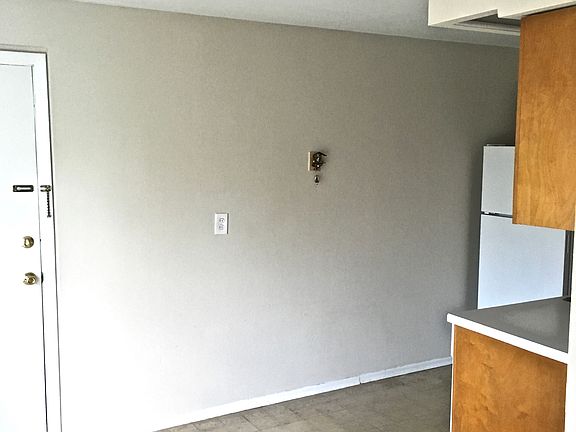 3rd image of 727 Lepere Ave APT C