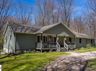 2795 Spruce Hill Dr, Farwell, MI 48622