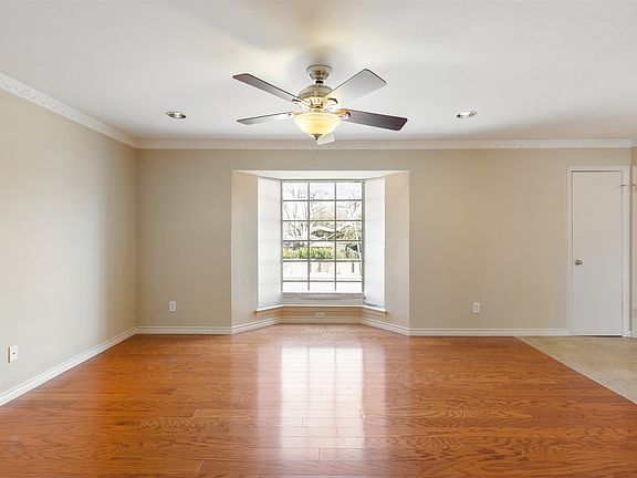 5th image of 4709 Skillman St #D