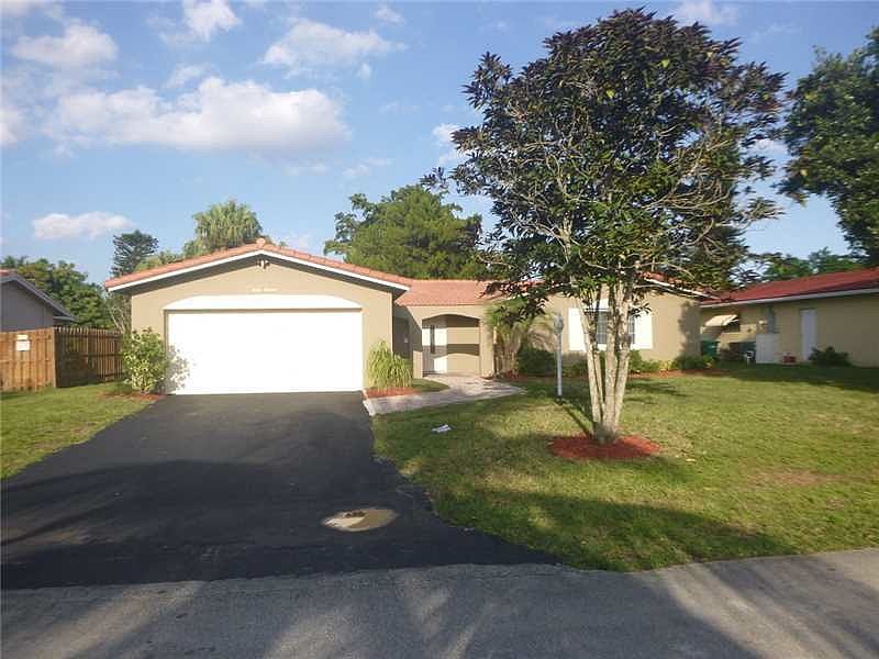 1st image of 4013 NW 76th Ave