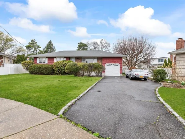 18 Troscher Lane, Bethpage, NY 11714