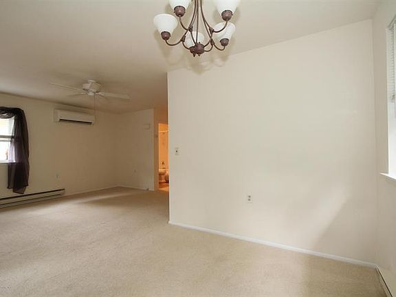 5th image of 21D Lexington Dr