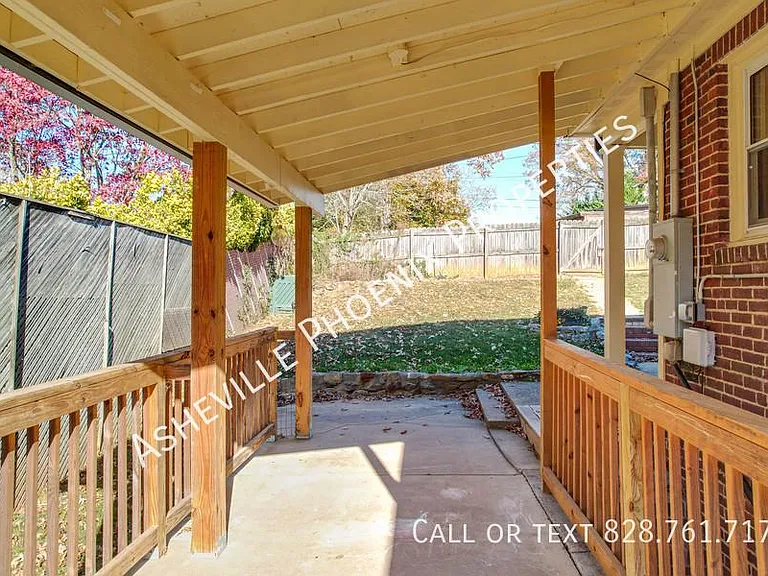 8 Enka Oak St — Photo 5