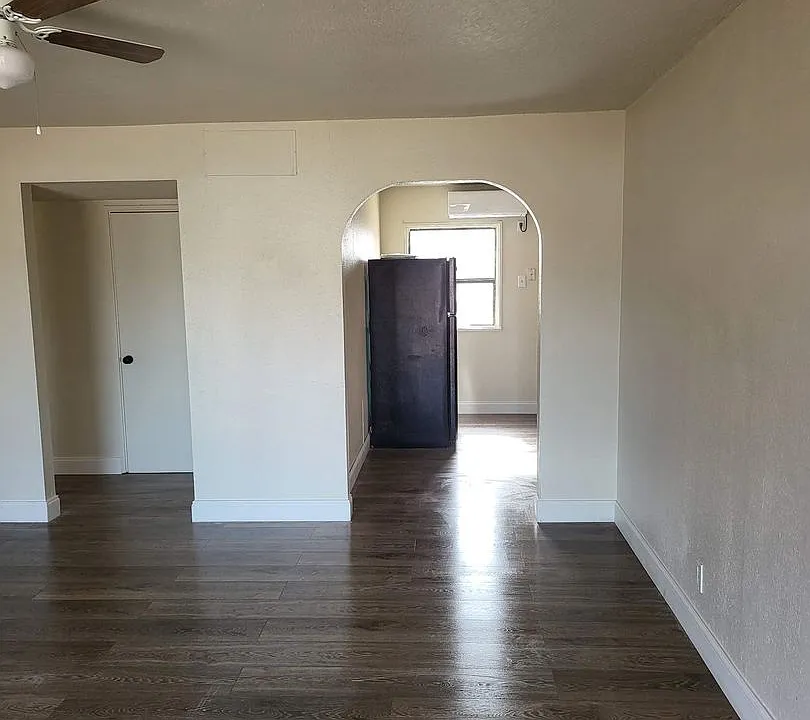 1407 W Hank Ave
