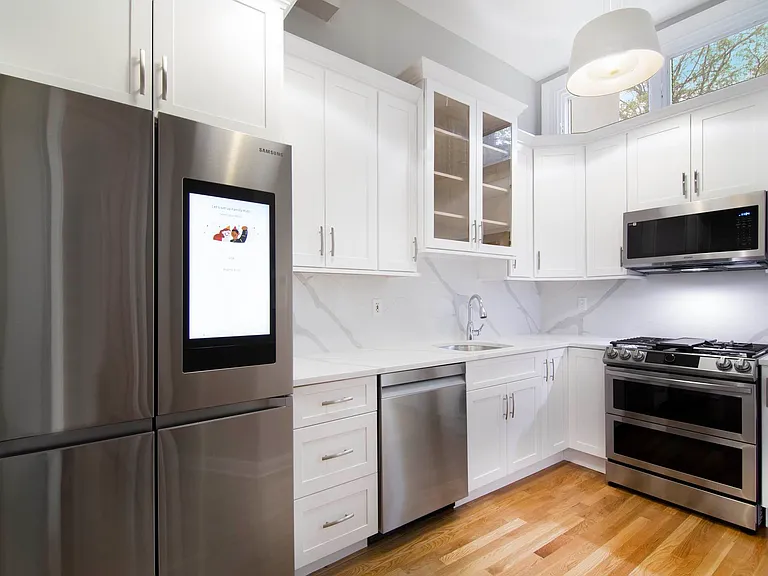136 W 11th St #PARLOR — Photo 12