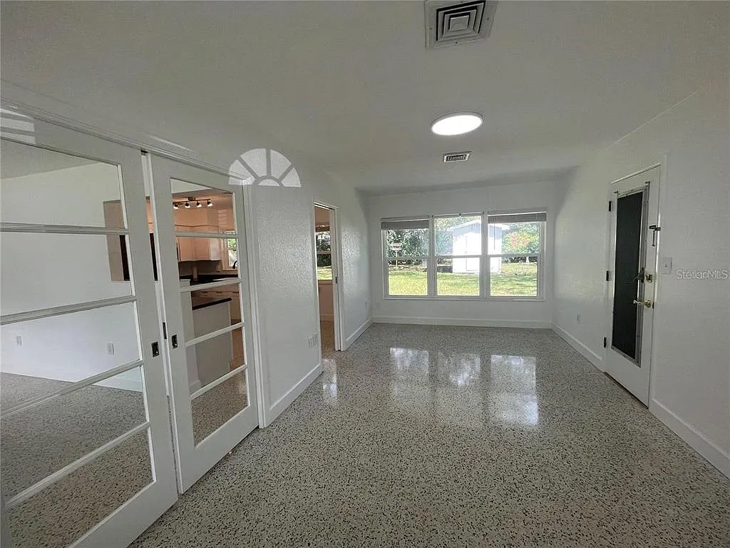 2 bed, 2.0 bath, 1090 sqft, $2,300 — Photo 4
