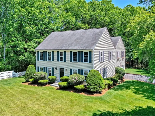 76 Carroll Dr, Foxboro, MA 02035