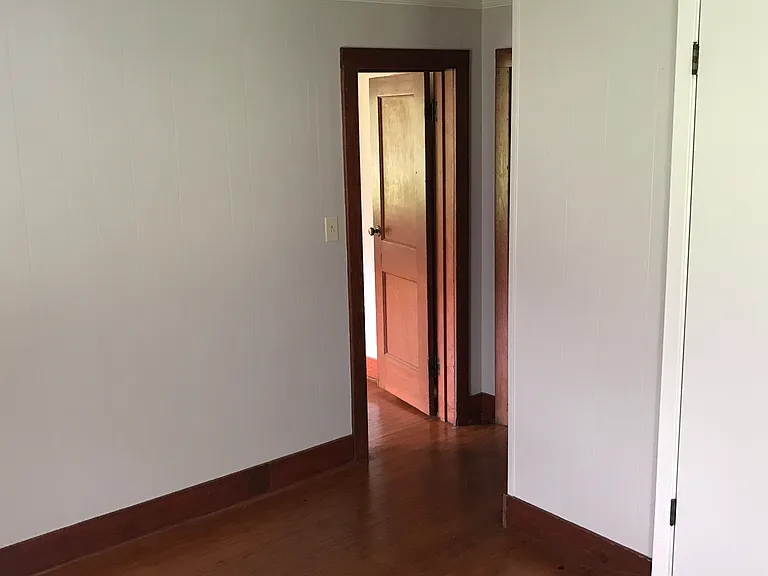 203 E Gillespie St — Photo 5