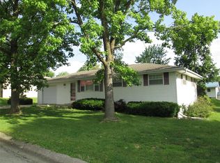 422 Oakview Dr, Palmyra, MO 63461