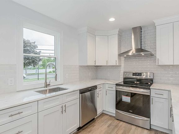 2nd image of 461 Sylvan Ave