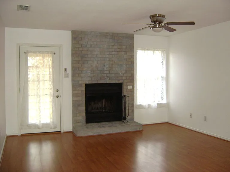 1714 Red Bud Ln — Photo 10
