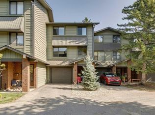 10030 Oakmoor Way SW #11, Calgary, AB T2V4S8