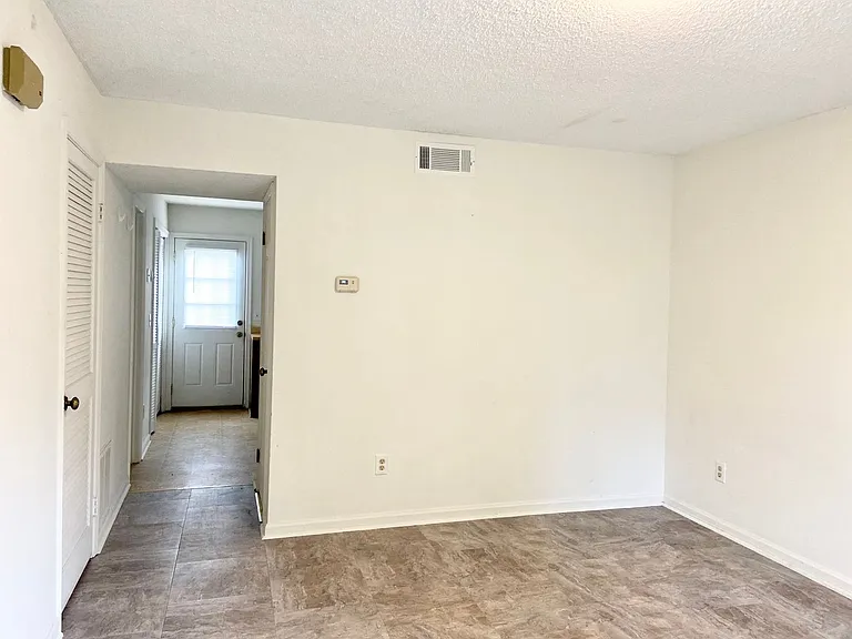 606 W Church St — Photo 4