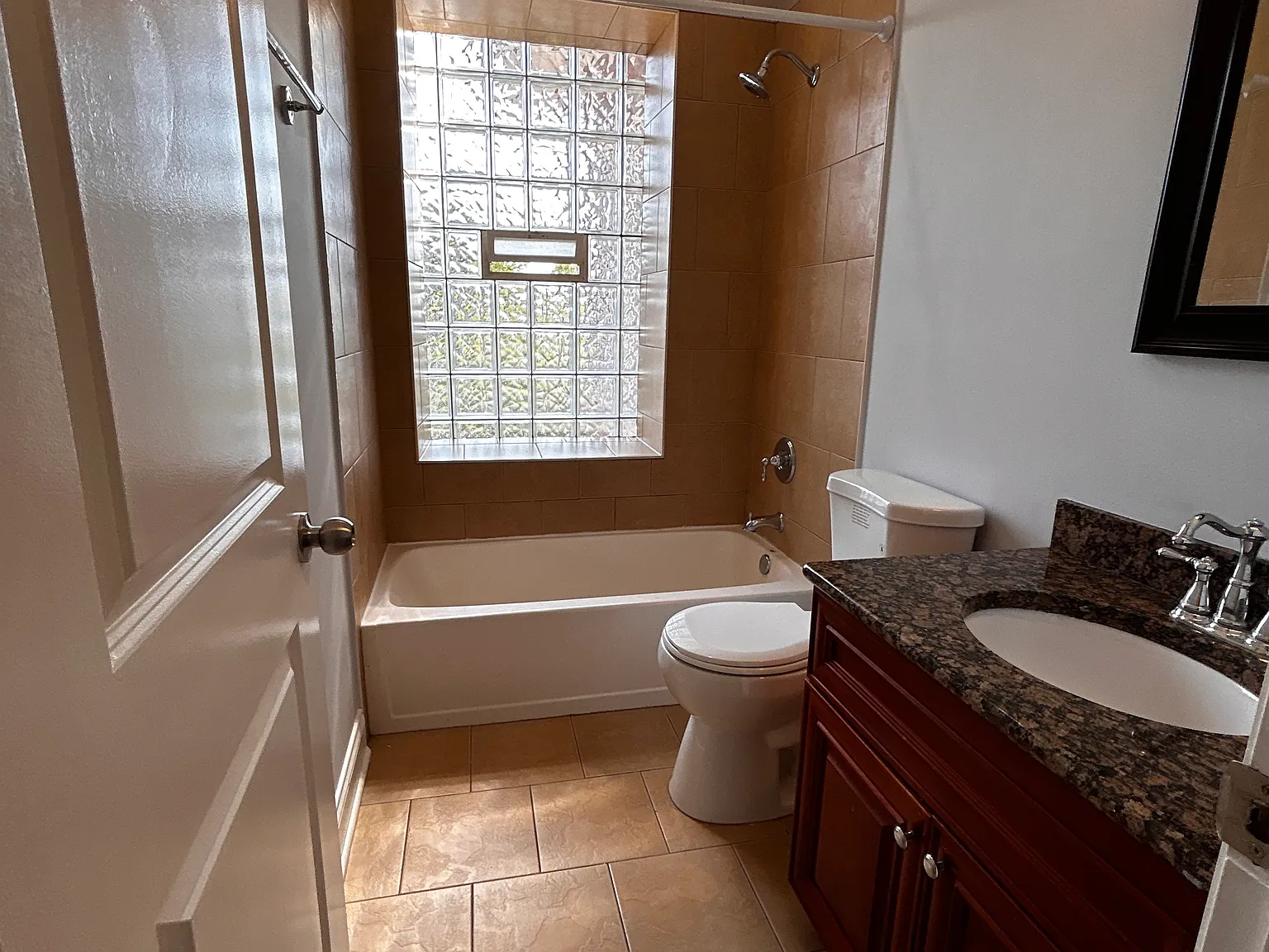 2 bed, 1.5 bath, 1200 sqft, $1,795 — Photo 4
