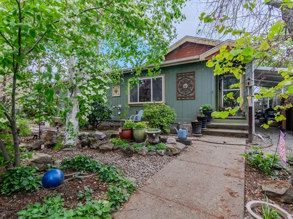 110 W 5th St, Phoenix, OR 97535