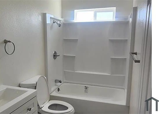 3rd image of 236 E 21st St APT 5