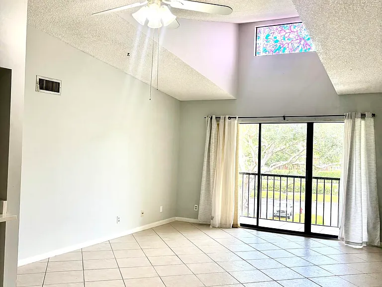 201 Foxtail Dr #H3 — Photo 3