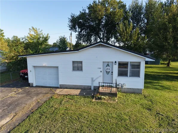 1102 Clay St, Versailles, MO 65084