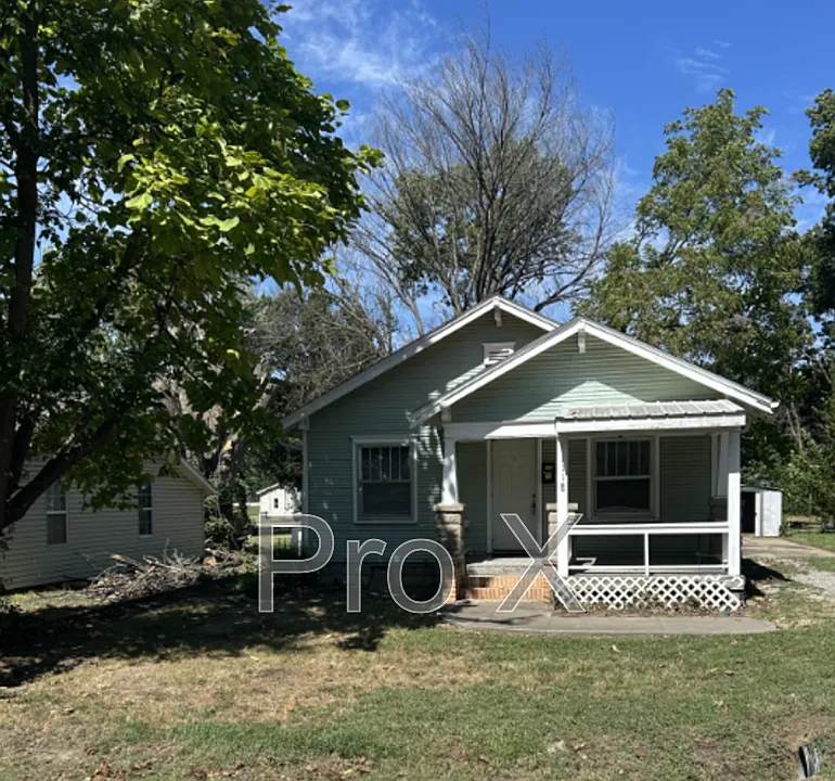 1118 W 2nd St