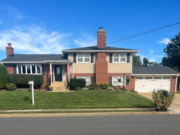 1000 Westwood Dr NE, Vienna, VA 22180