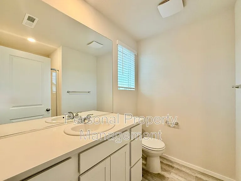 10616 NE 120th Pl — Photo 11