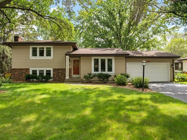 10905 39th Ave N, Plymouth, MN 55441