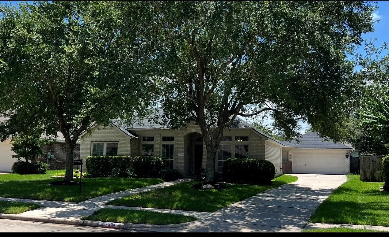 3 bed, 2080 sqft, $2,300 — Photo 3