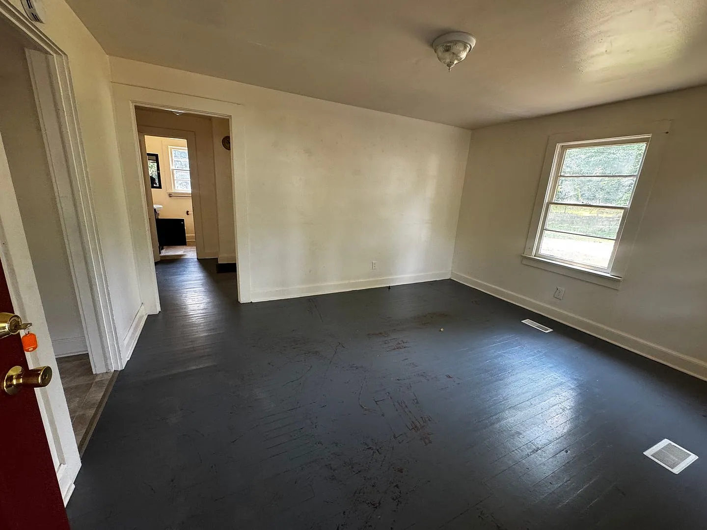 2/1 House in Shelby, NC — Photo 3