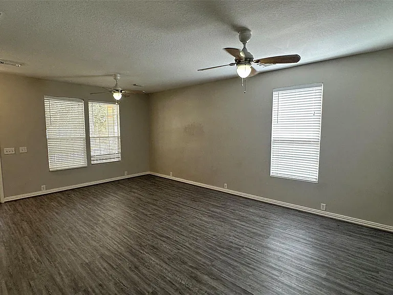 23851 Single Oak St — Photo 4