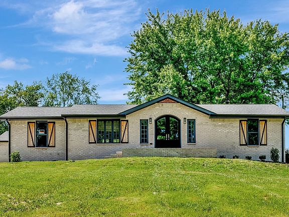 2nd image of 120 E Boiling Springs Rd