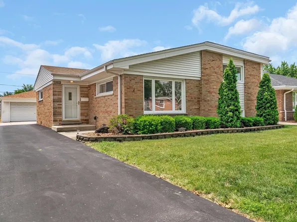 10833 Robinhood St, Westchester, IL 60154