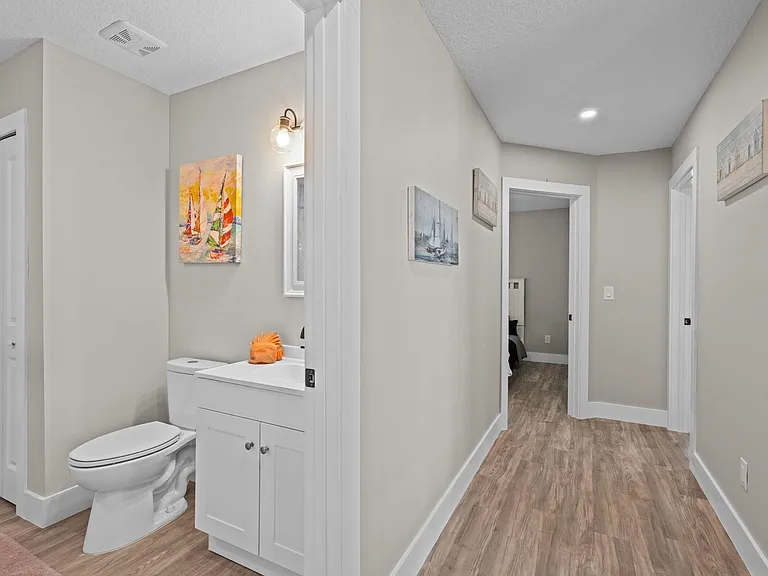 816 W 9th St — Photo 11